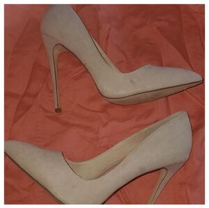 BRAND NEW nude pumps....